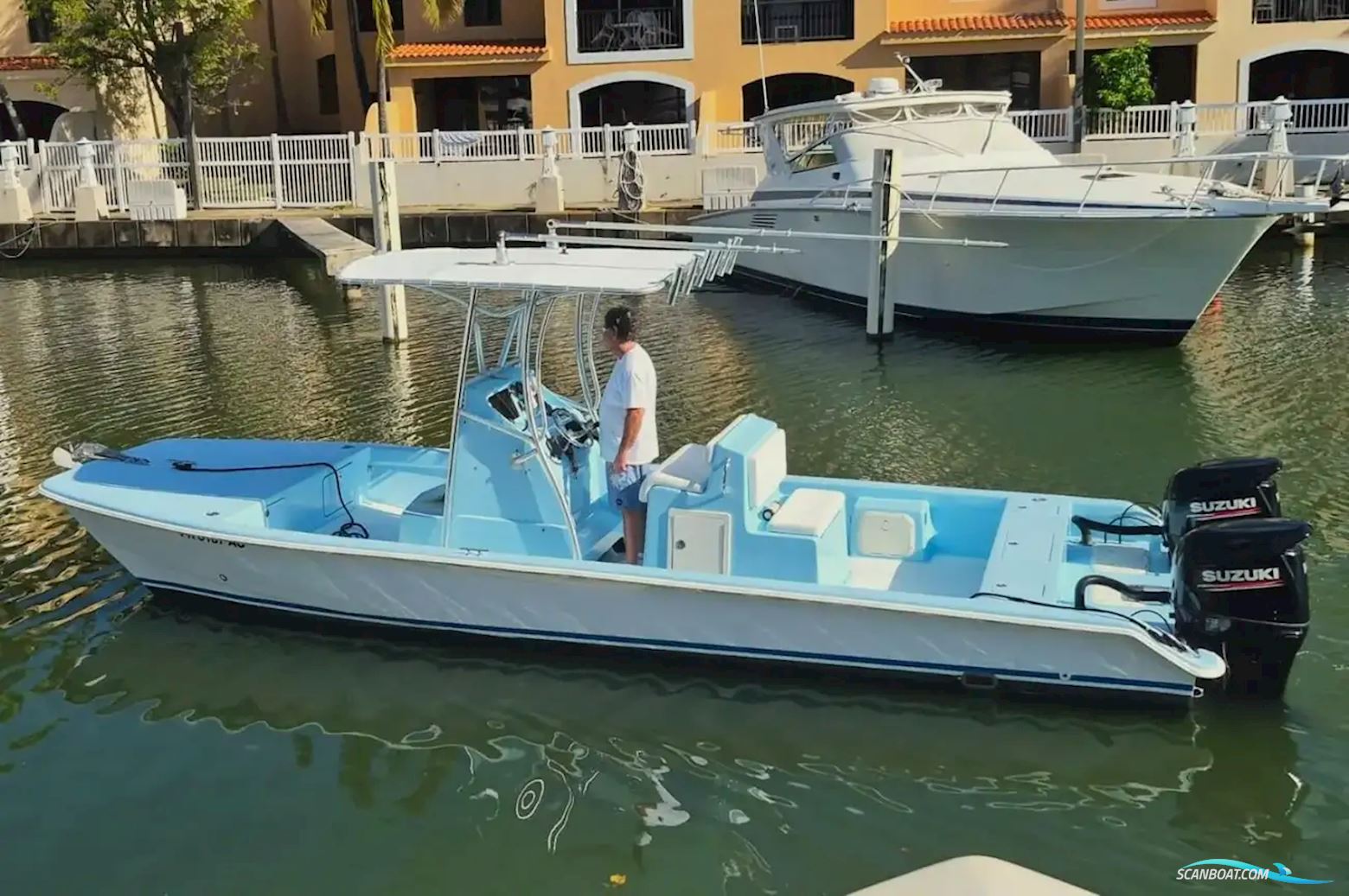 Twin Vee 26 Blue Fin Motorboat 2001, with Suzuki engine, USA