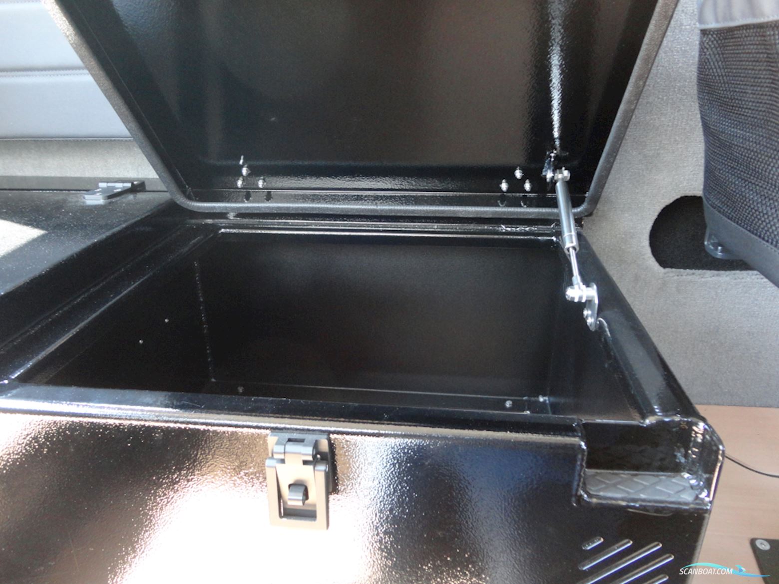 Ums Boat Cabin Cruiser