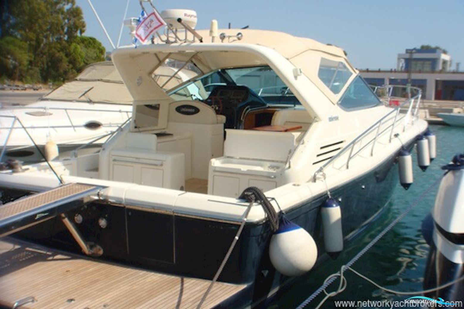 Uniesse 42