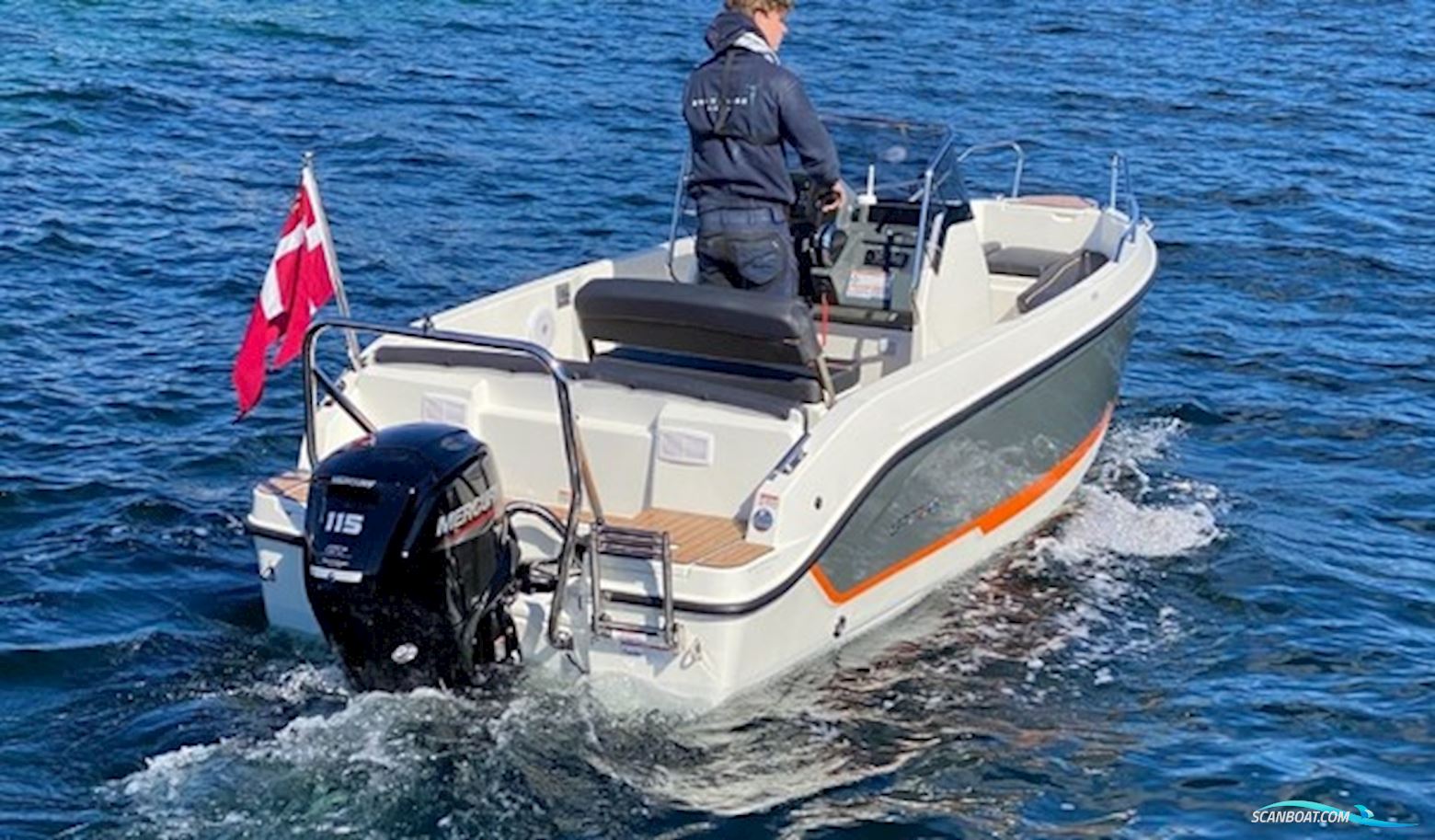 Uttern S53 – Mercury F-115 CT