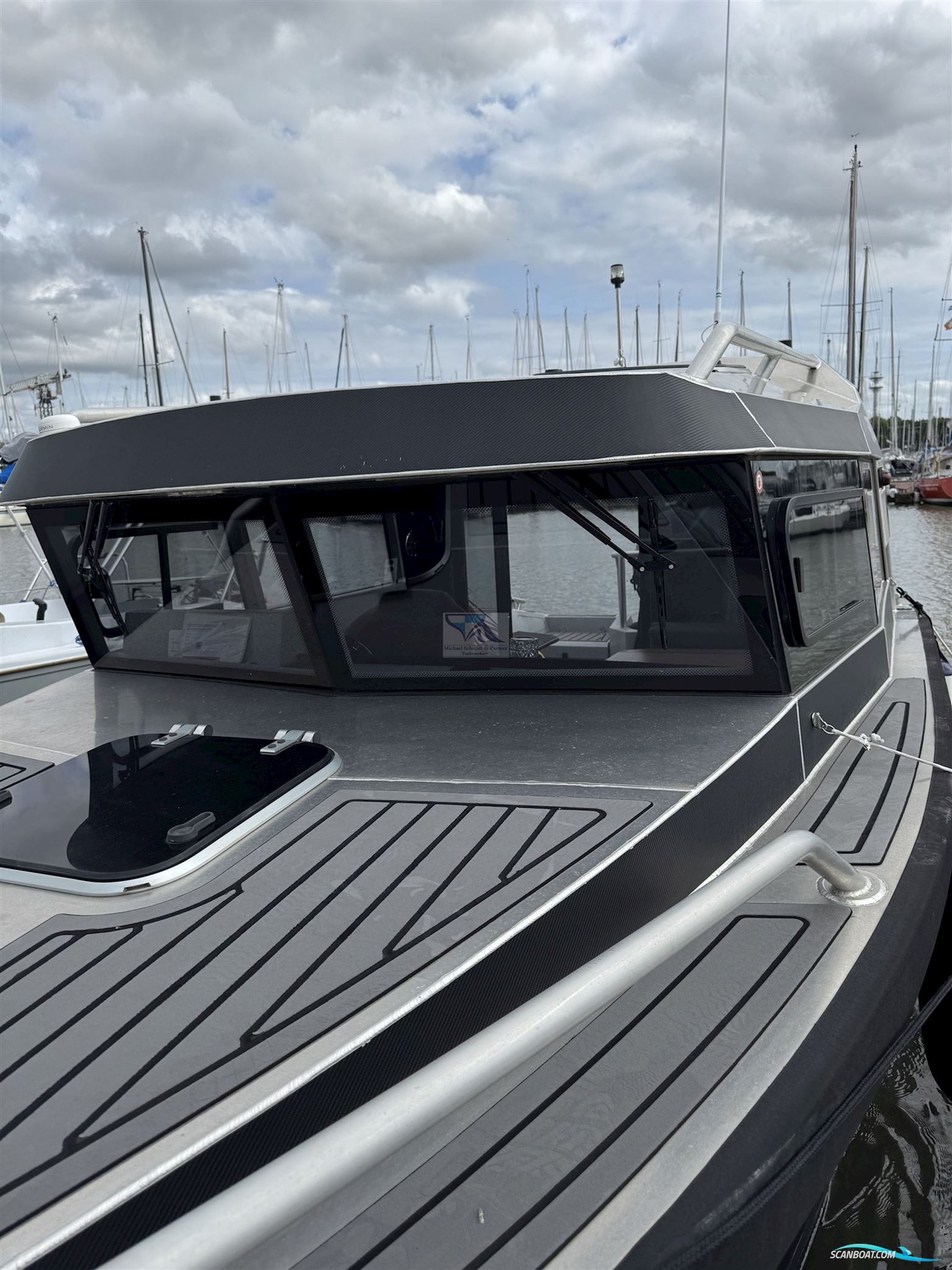 V-Boats Voyager 700 Cabin