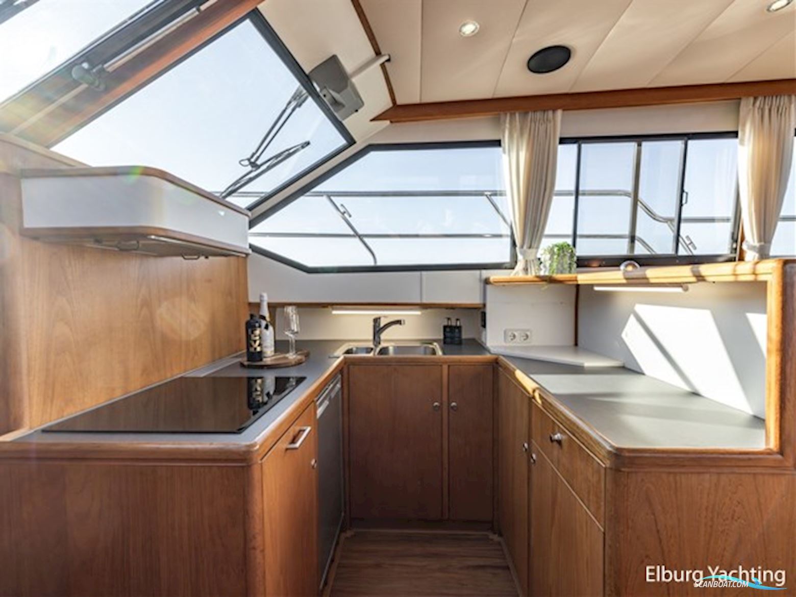 Valk Continental 1600 - Open Kuip