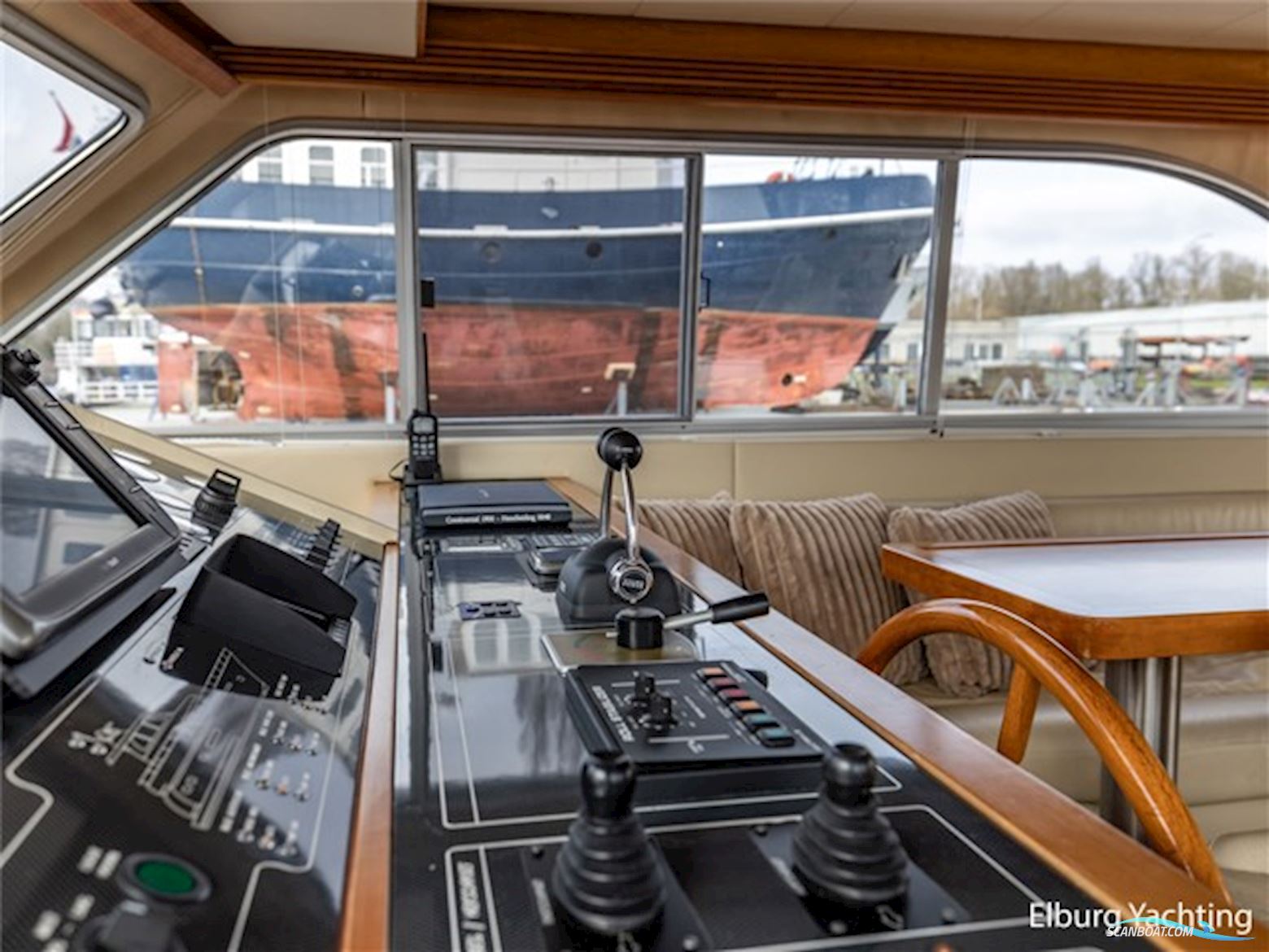 Valk Continental 1900 - Wheelhouse