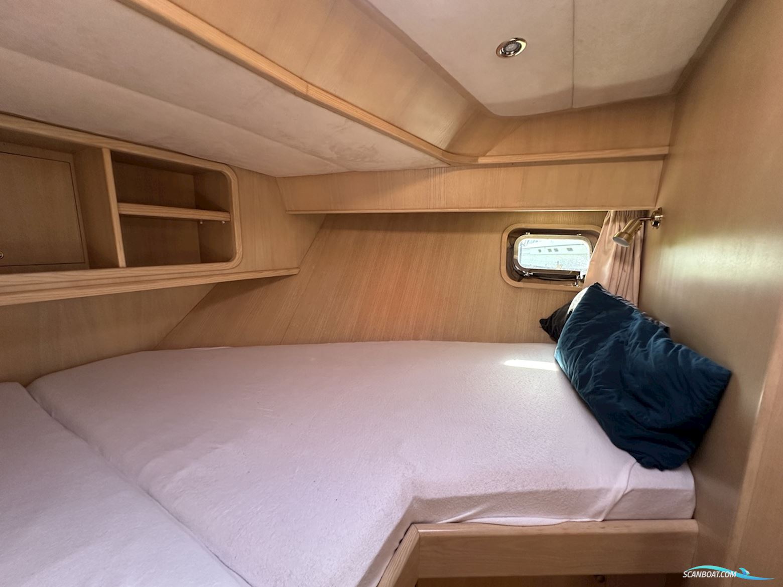 Valk Vitesse 48