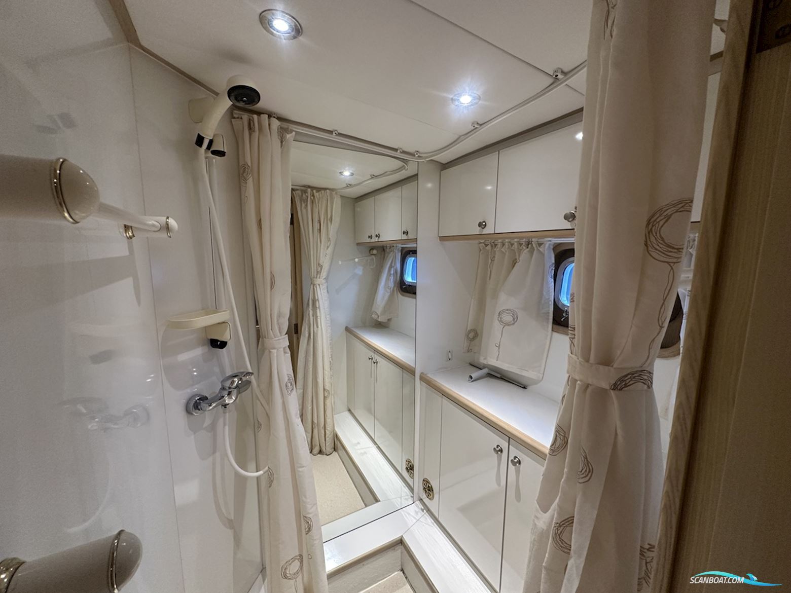 Valk Vitesse 48
