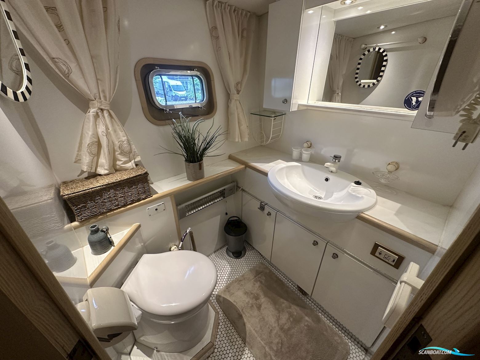 Valk Vitesse 48