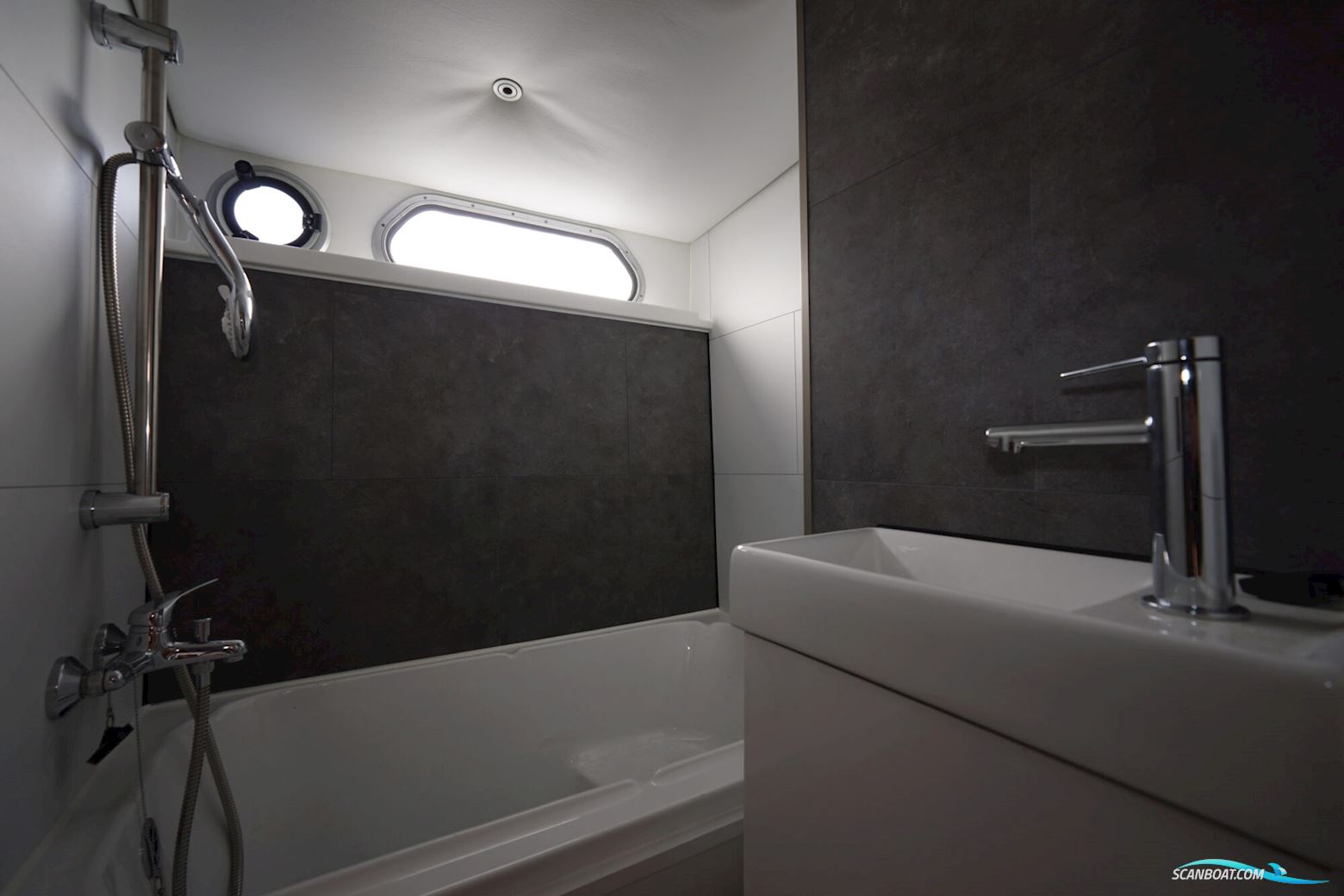 Valkkruiser 12.60 AK Cabrio