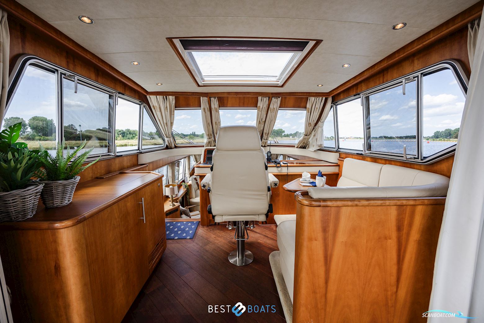 Van Den Hoven Exclusive 1600