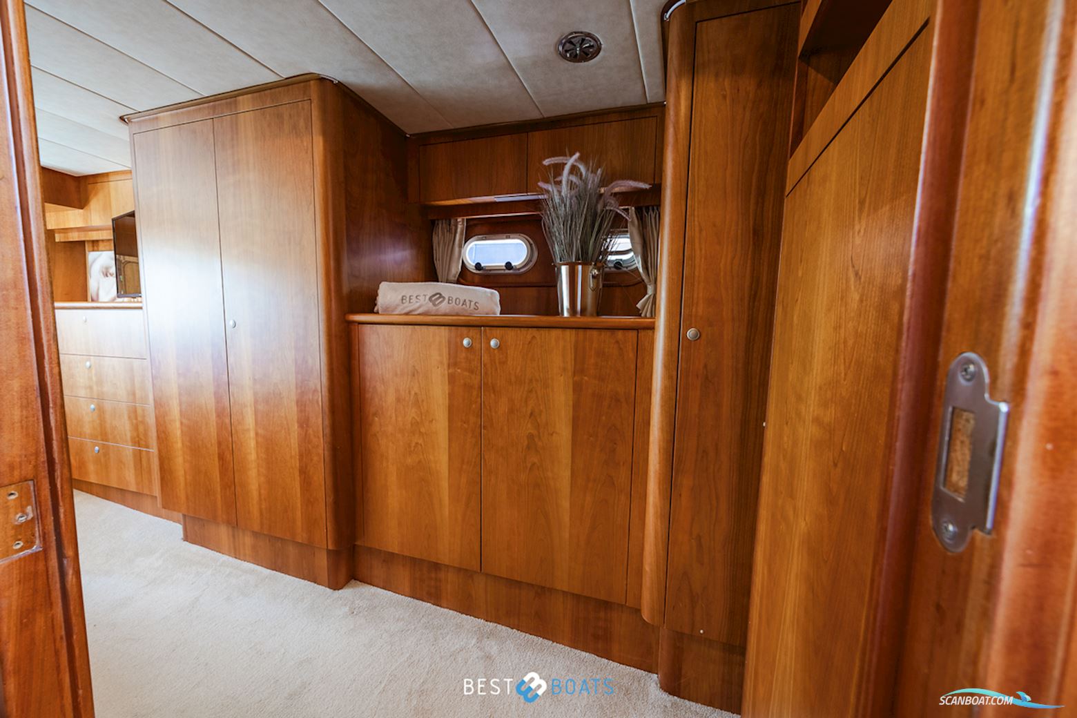 Van Den Hoven Exclusive 1600