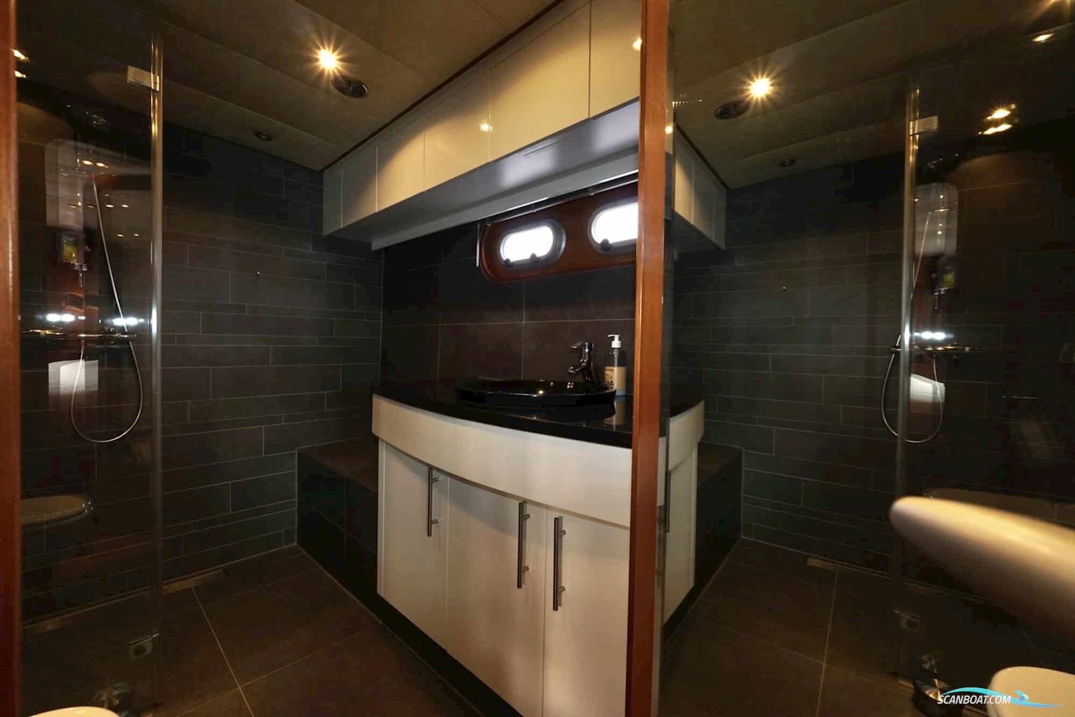 Van den Hoven Exclusive 18.00 VS