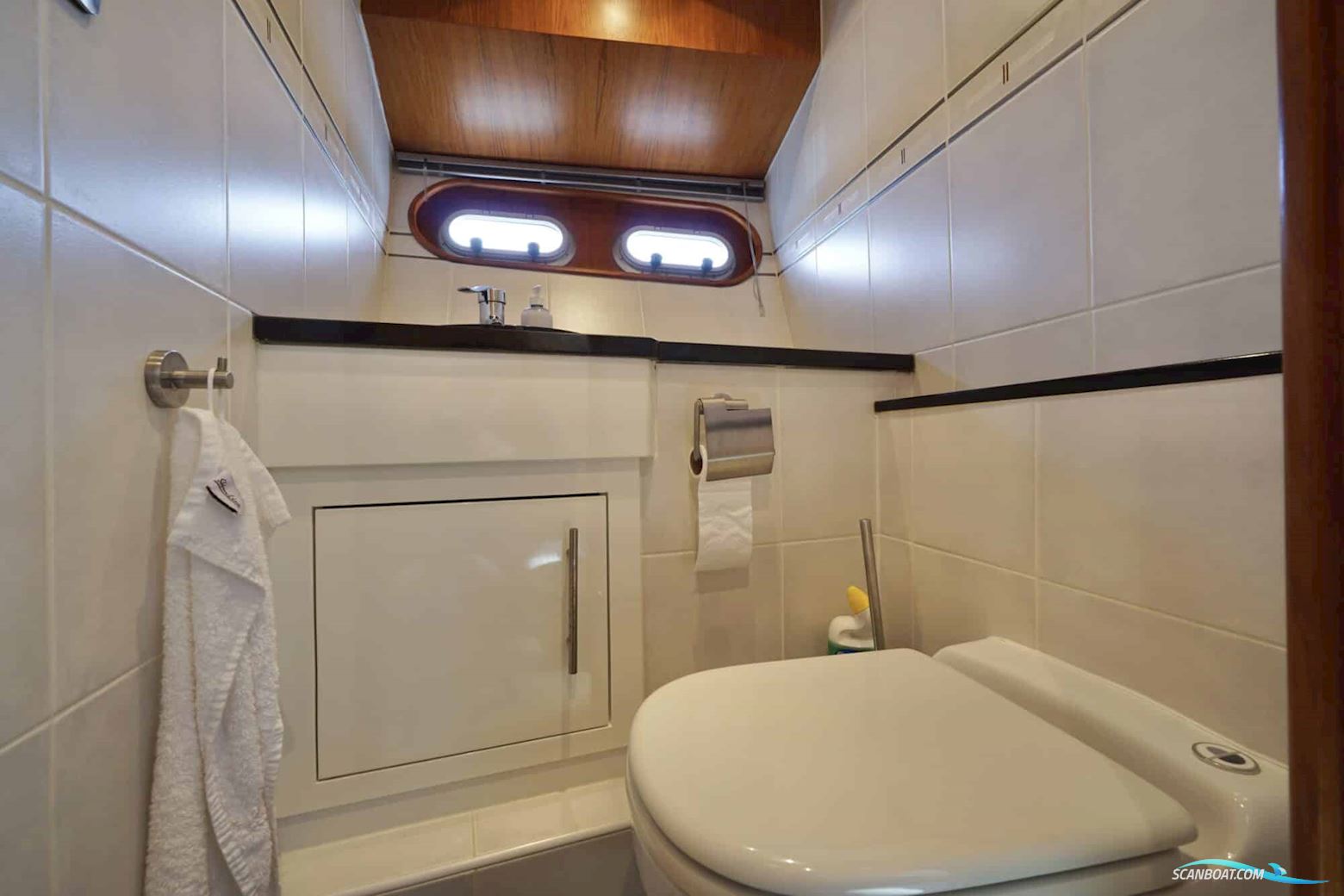Van Den Hoven Exclusive 18.00 VS
