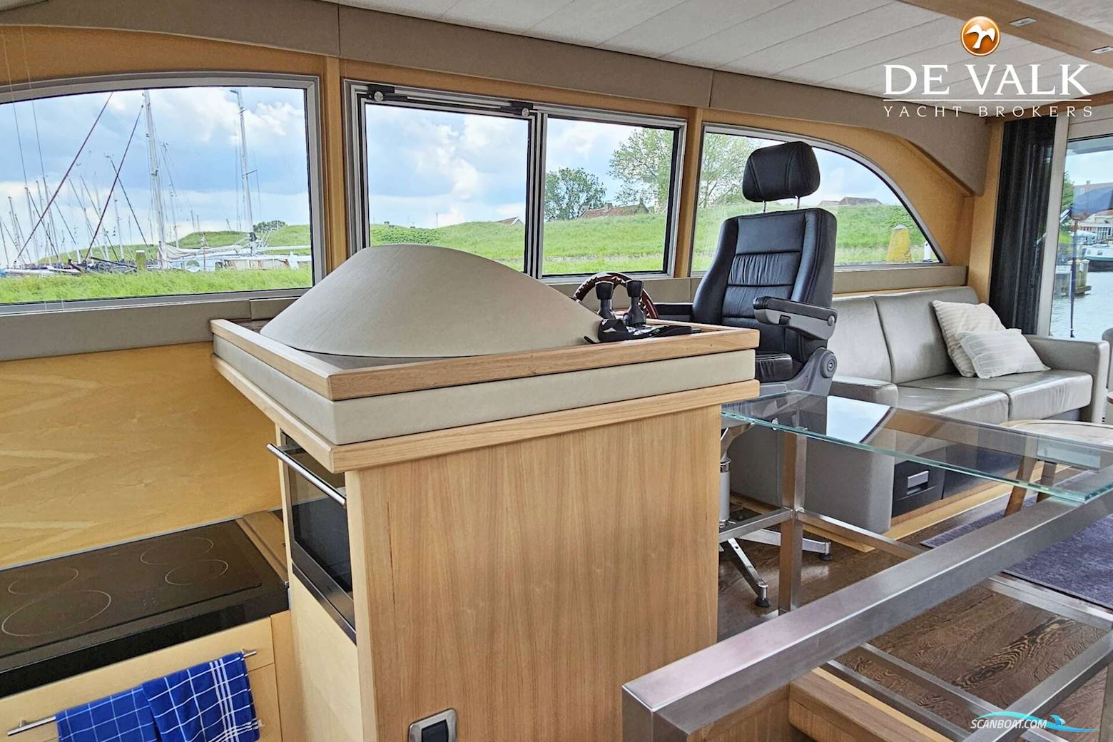 Van Den Hoven Executive 1700