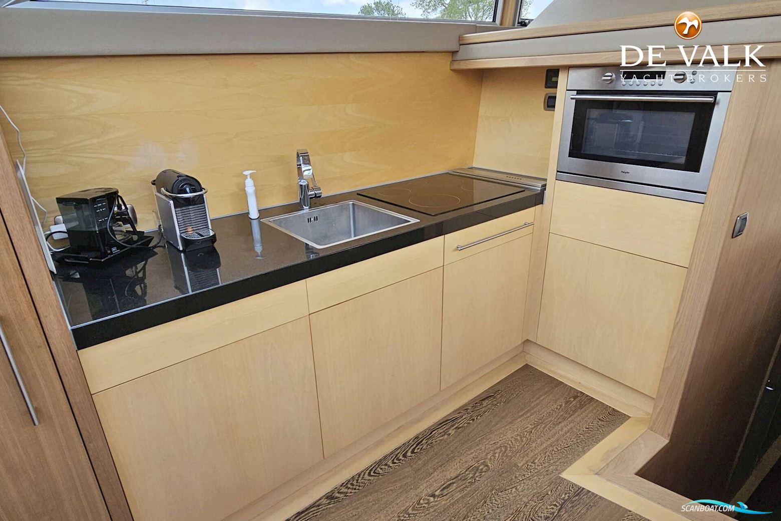 Van Den Hoven Executive 1700