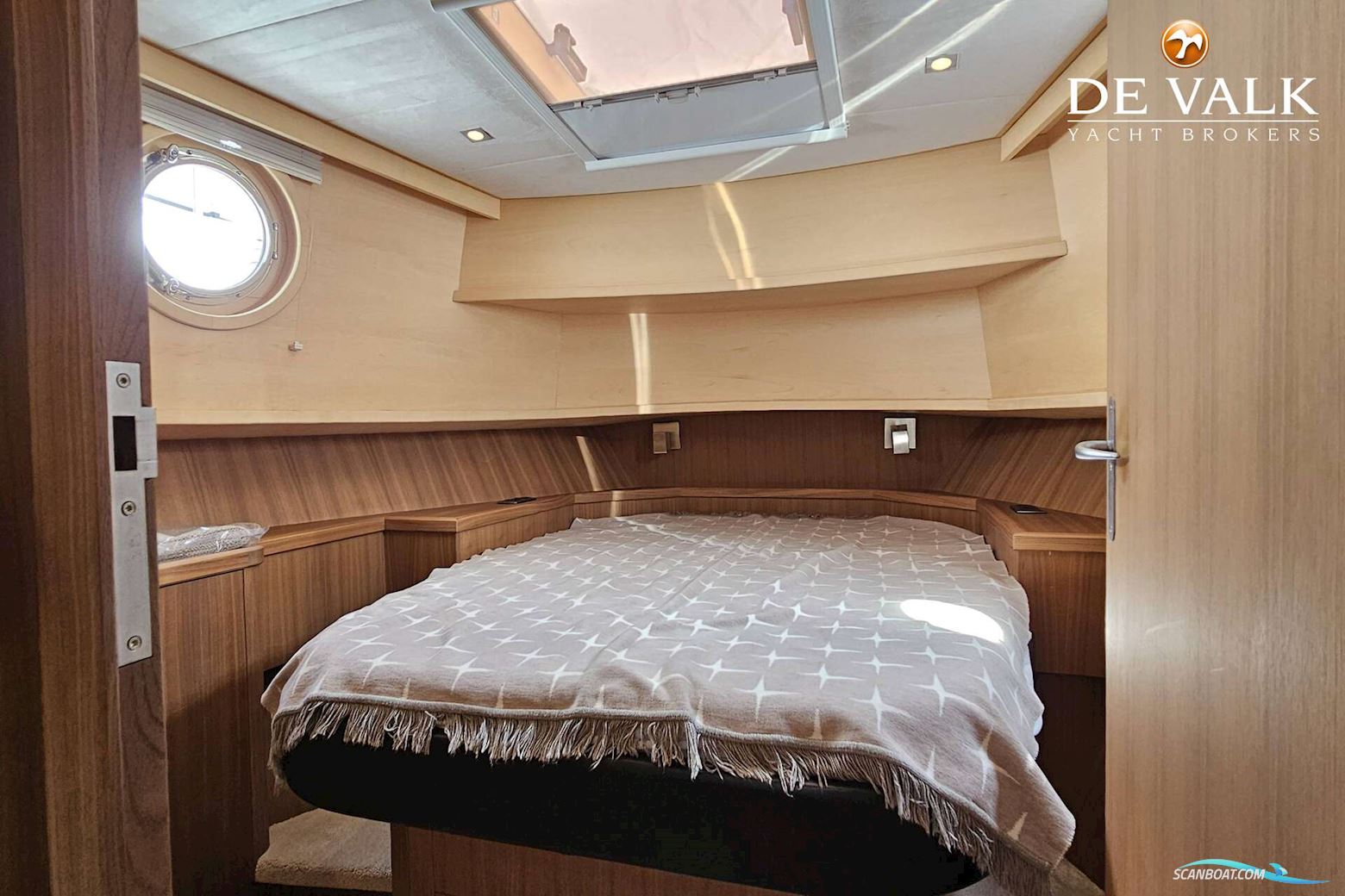 Van Den Hoven Executive 1700