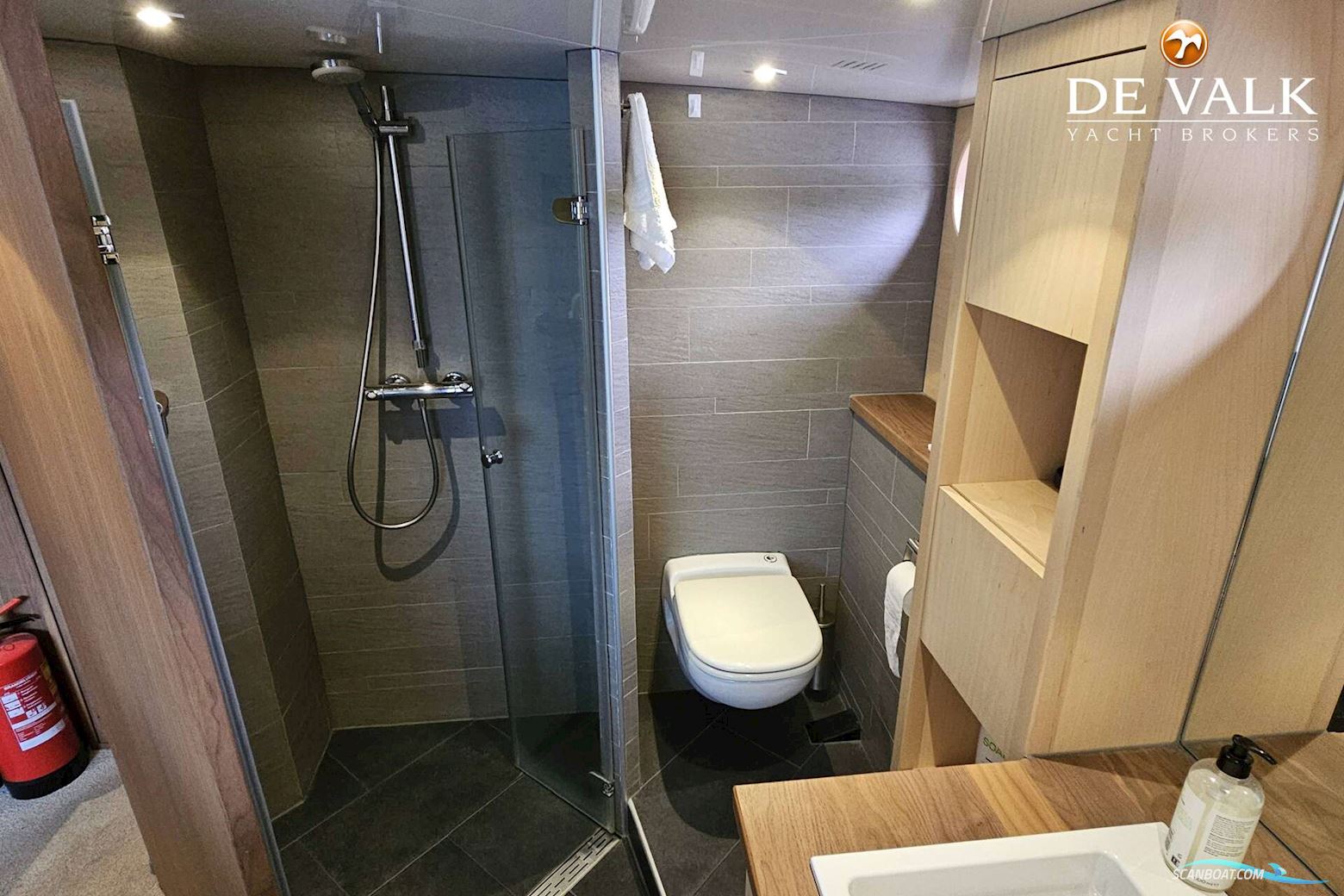 Van Den Hoven Executive 1700