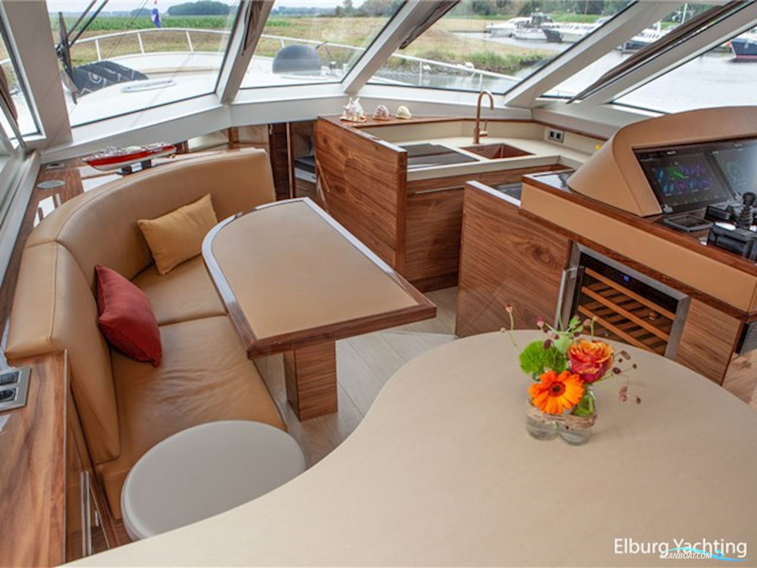 Van Den Hoven Executive 2100