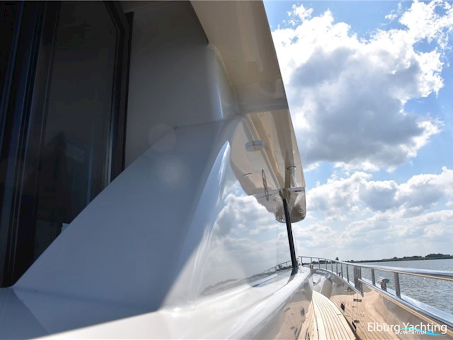 Van Den Hoven Executive 2100