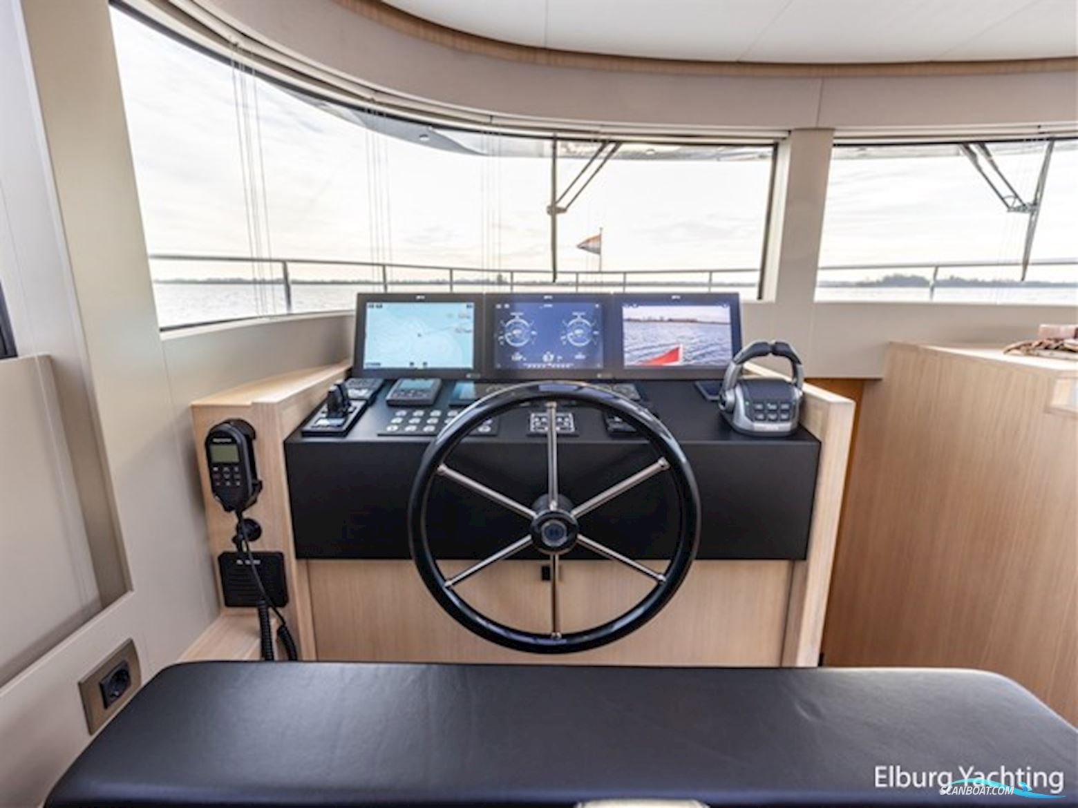 Van den Hoven Voyager 50 