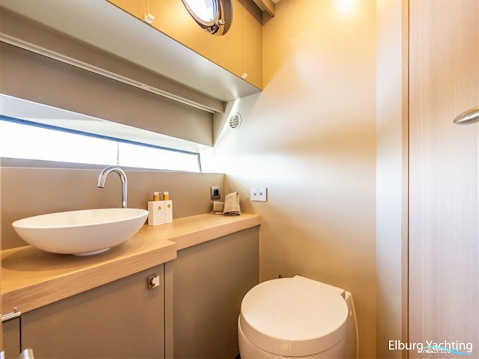 Van den Hoven Voyager 50 