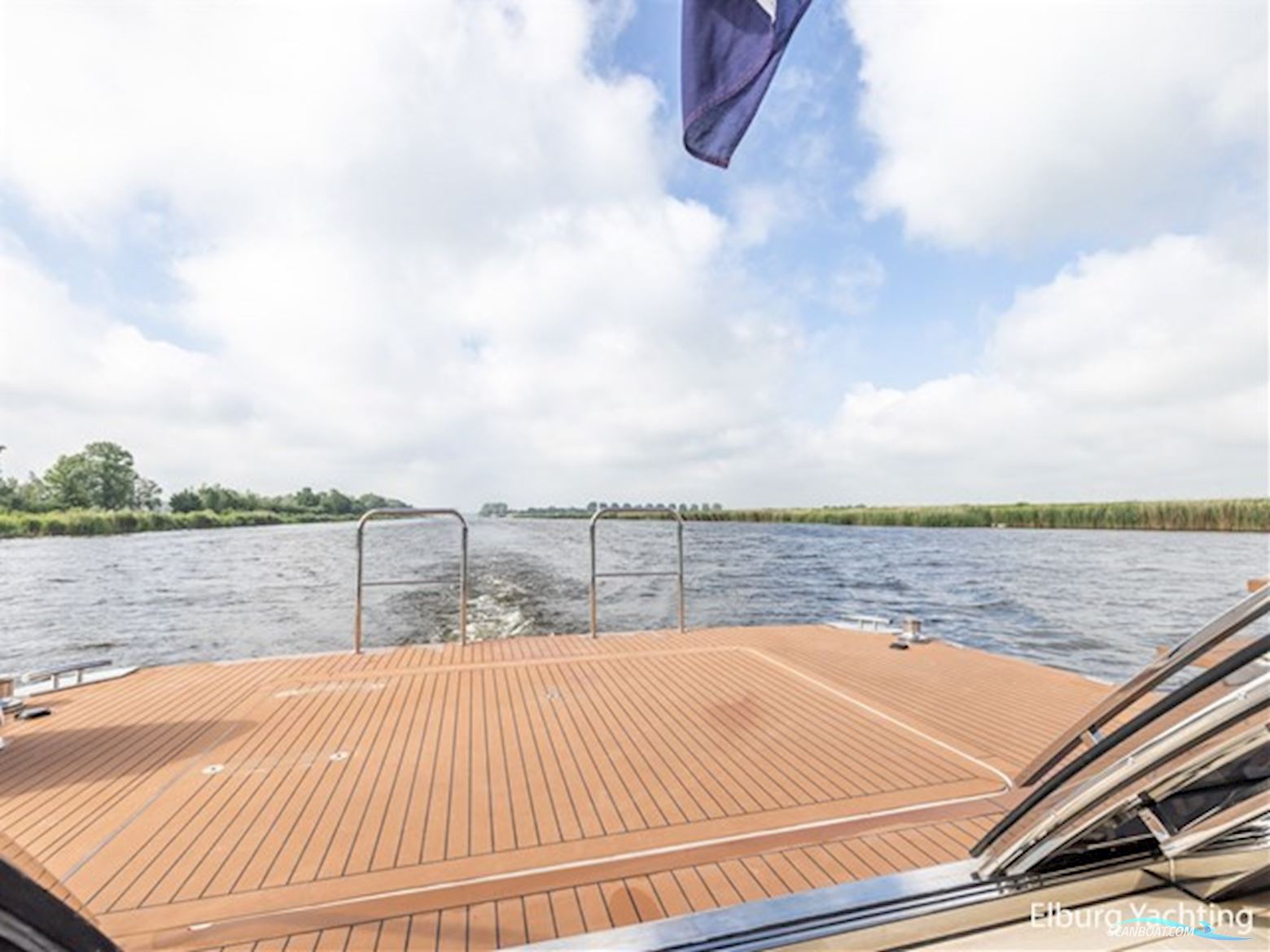 Van der Valk Beachclub 660 - Flybridge 