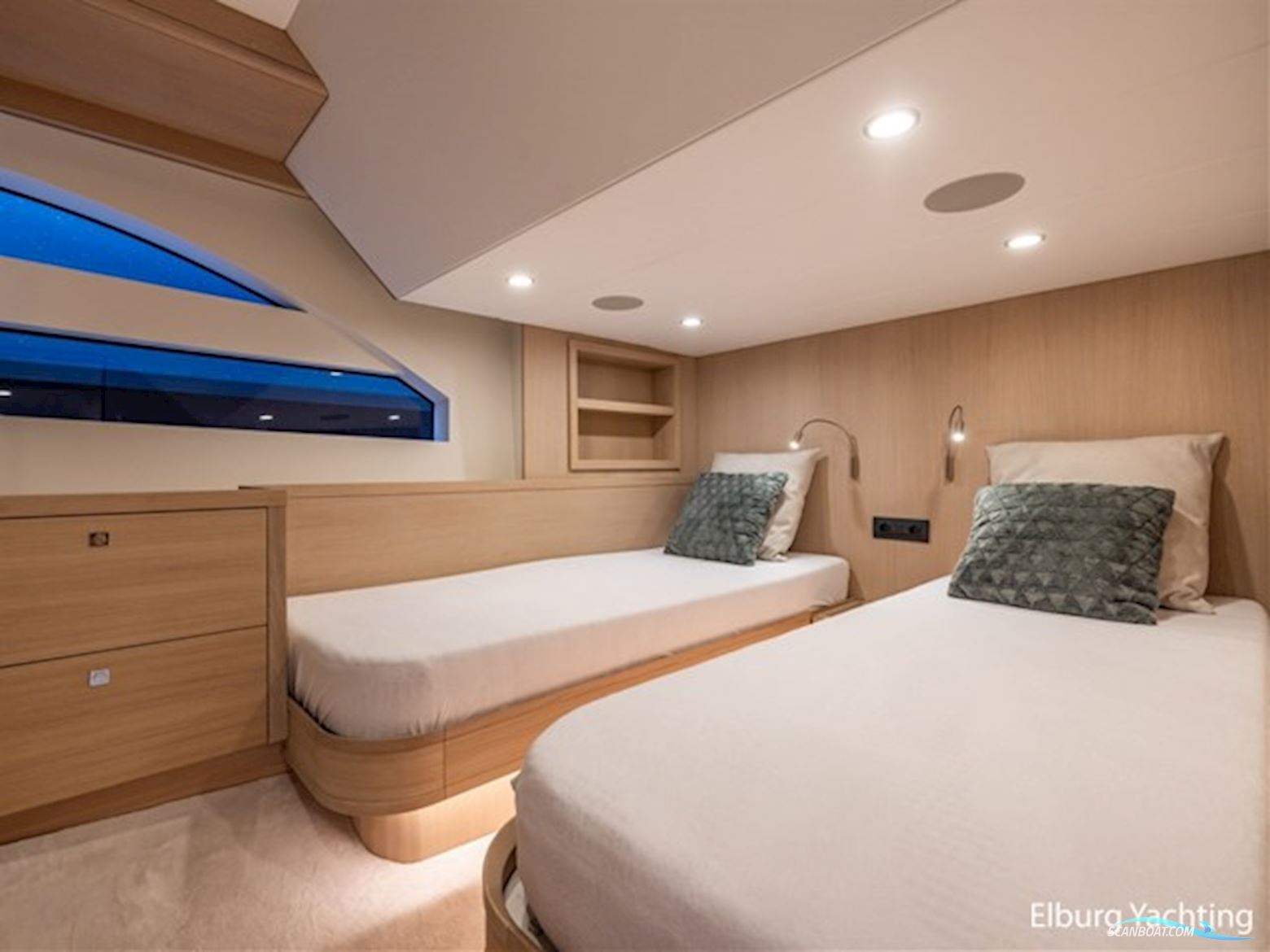 Van der Valk Beachclub 660 - Flybridge 