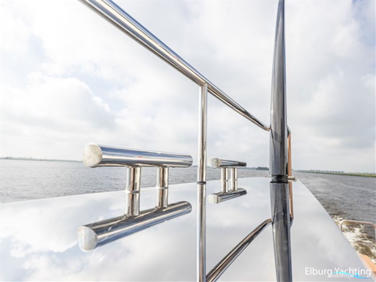 Van der Valk Beachclub 660 - Flybridge 