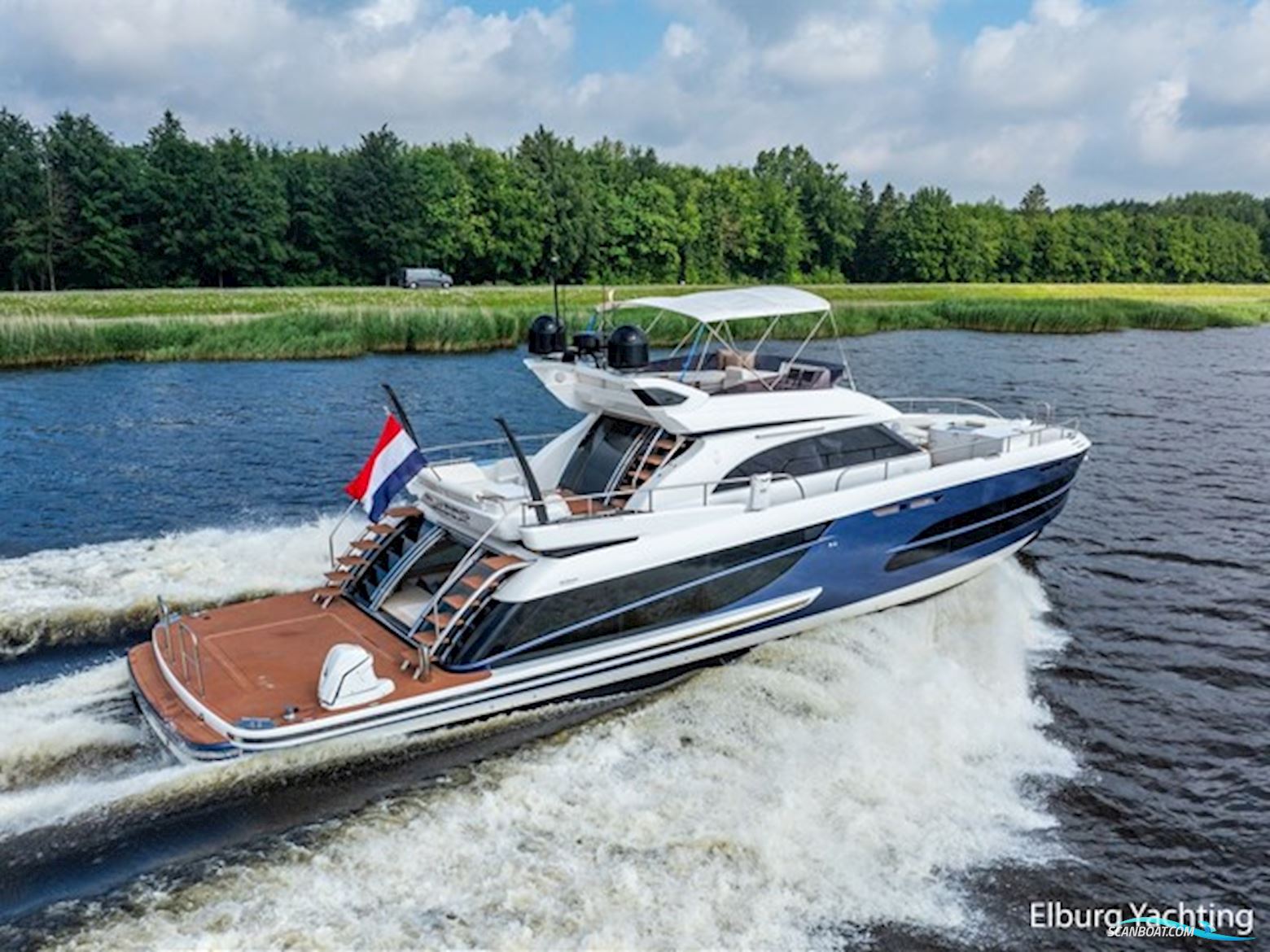 Van der Valk Beachclub 660 - Flybridge 