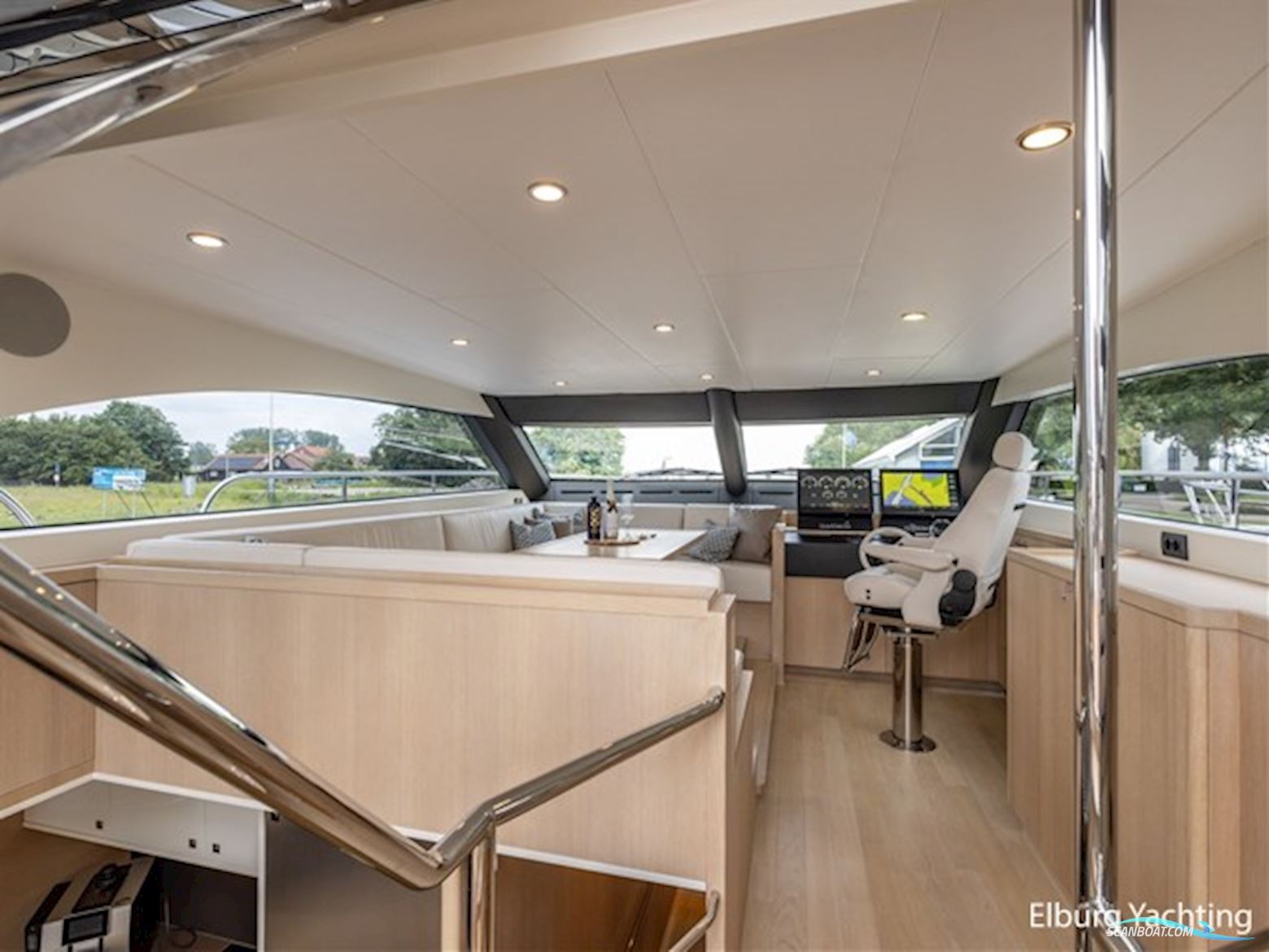 Van der Valk Beachclub 660 - Flybridge 