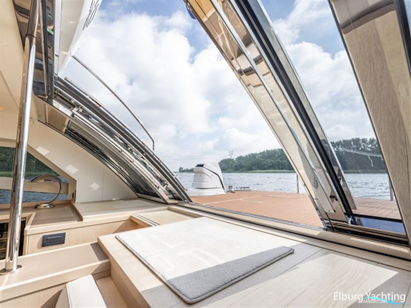 Van Der Valk Beachclub 660 - Flybridge