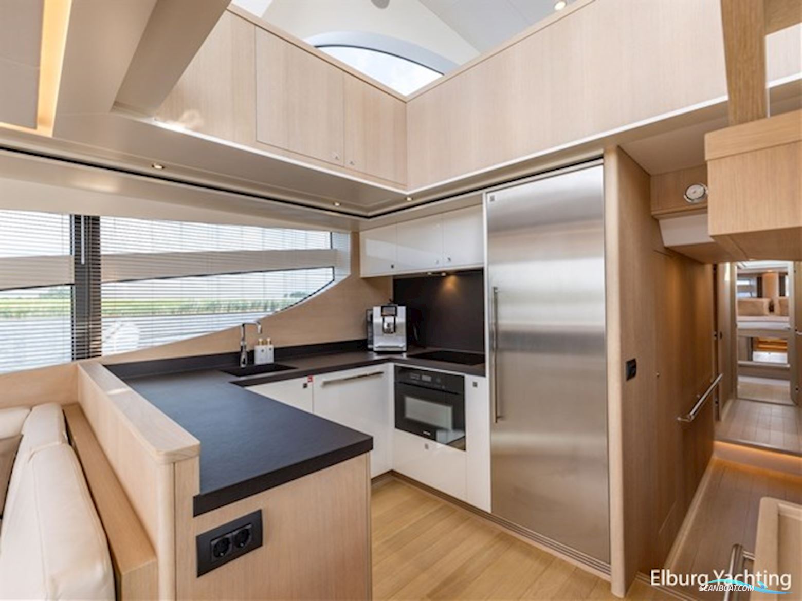 Van Der Valk Beachclub 660 - Flybridge