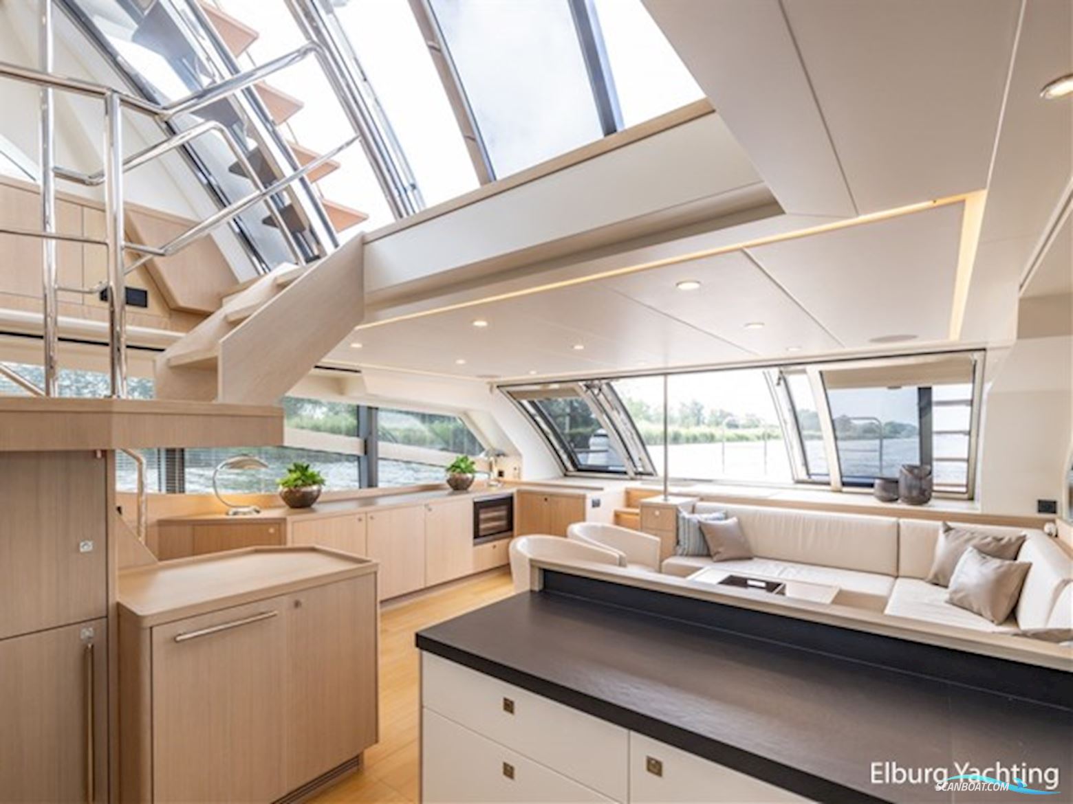 Van Der Valk Beachclub 660 - Flybridge