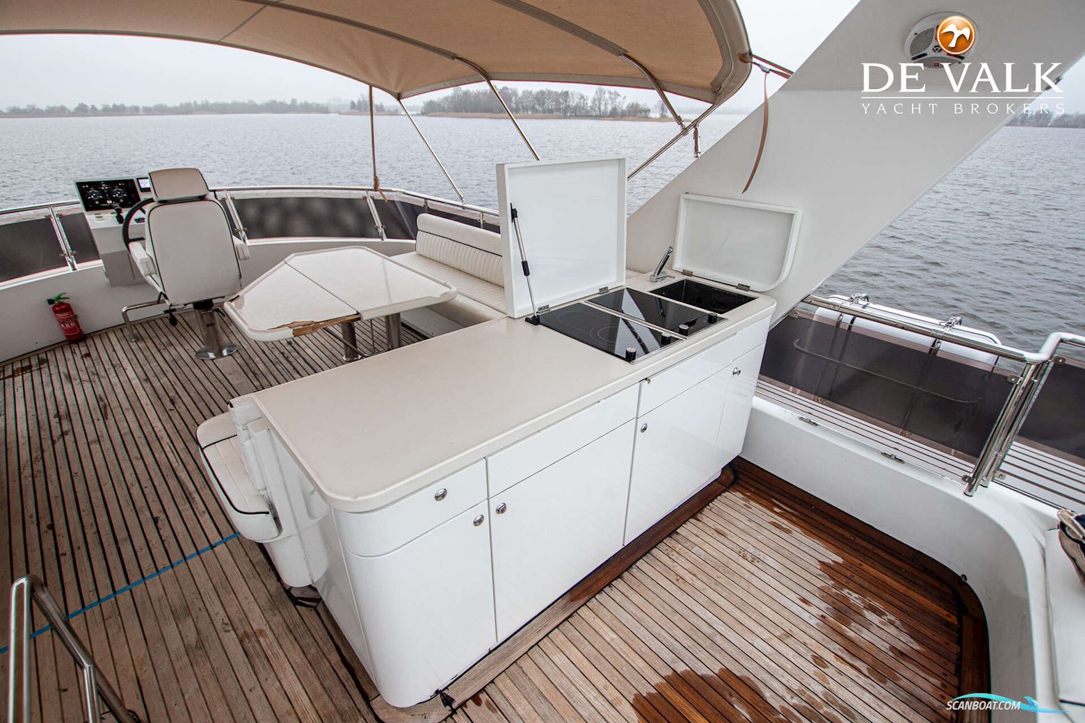 Van Der Valk Explorer 25M