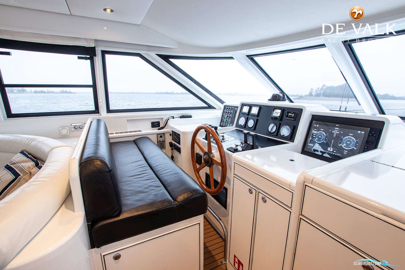 Van Der Valk Explorer 25M