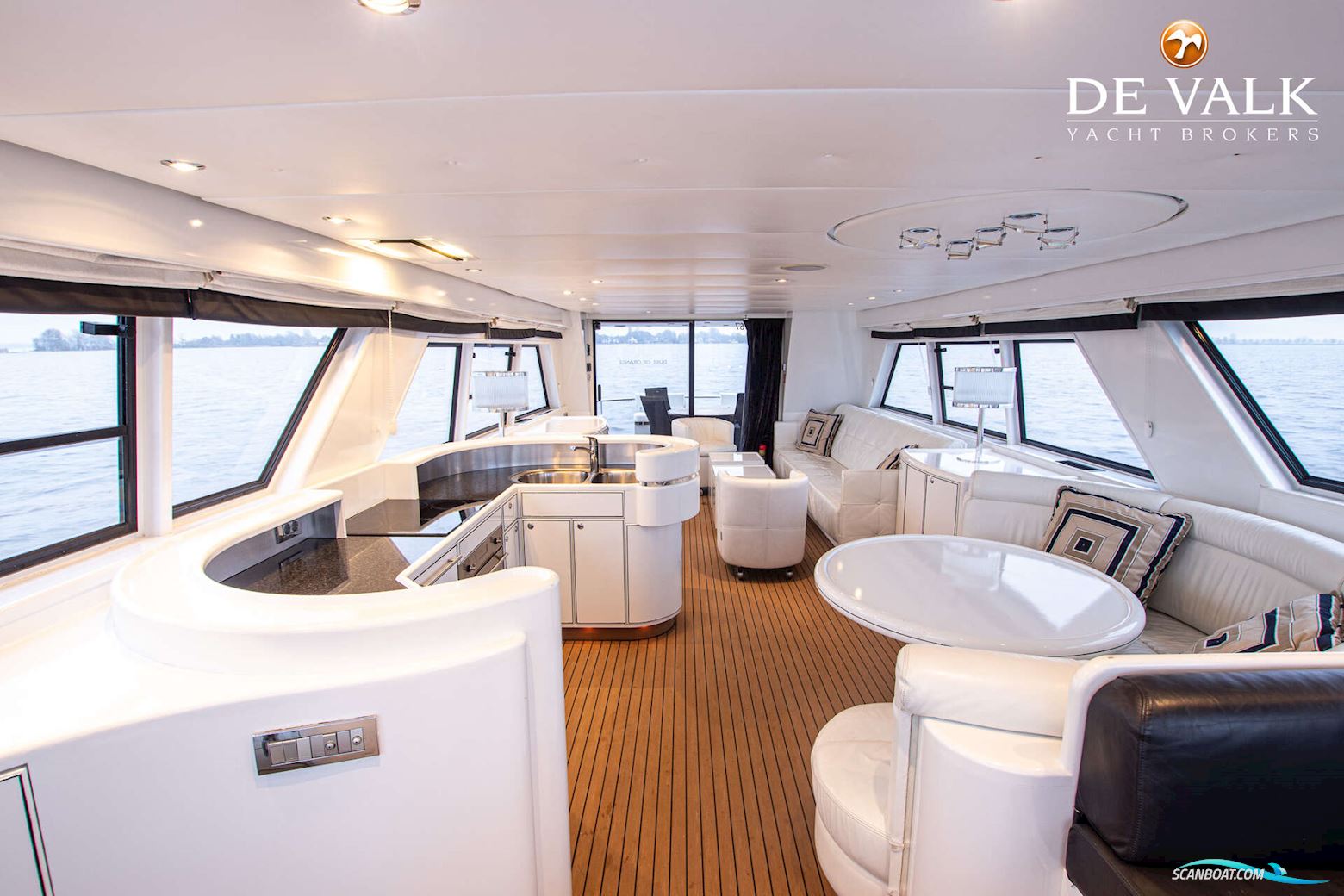 Van Der Valk Explorer 25M