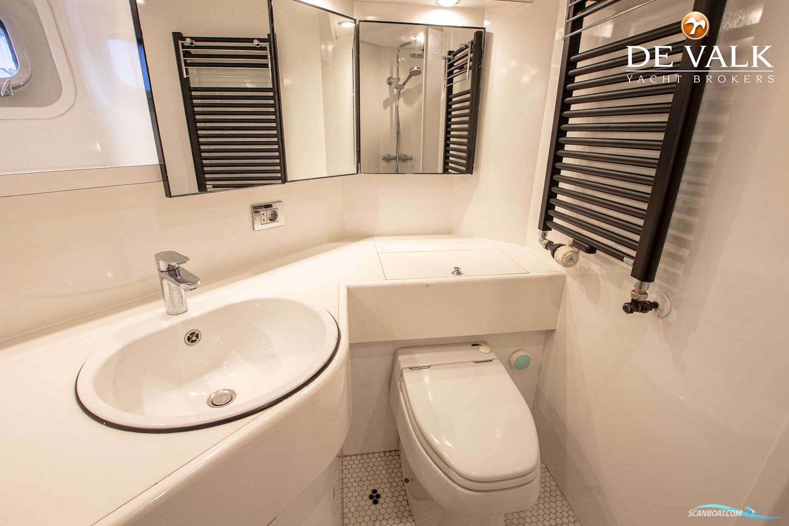 Van Der Valk Explorer 25M