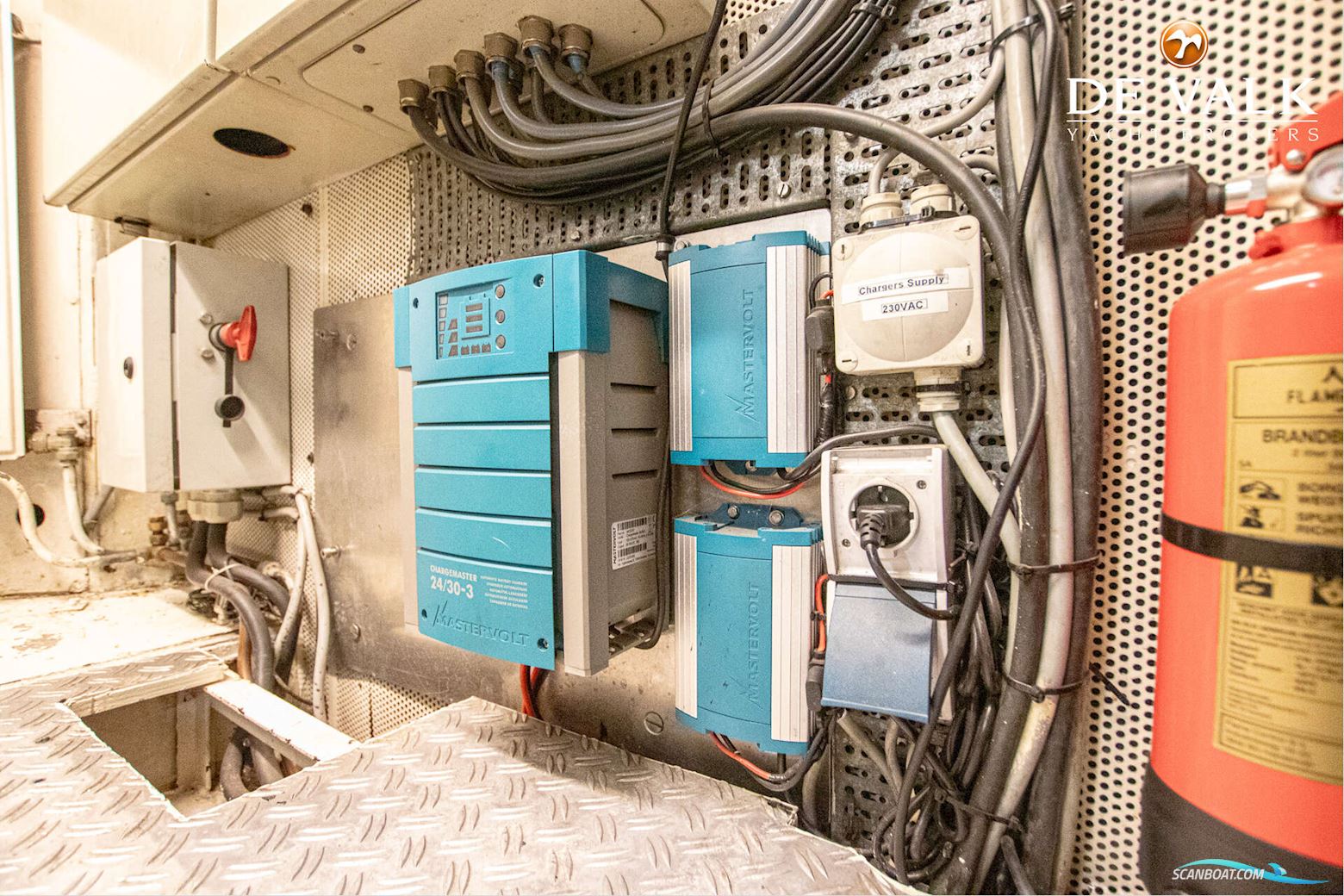 Van Der Valk Explorer 25M