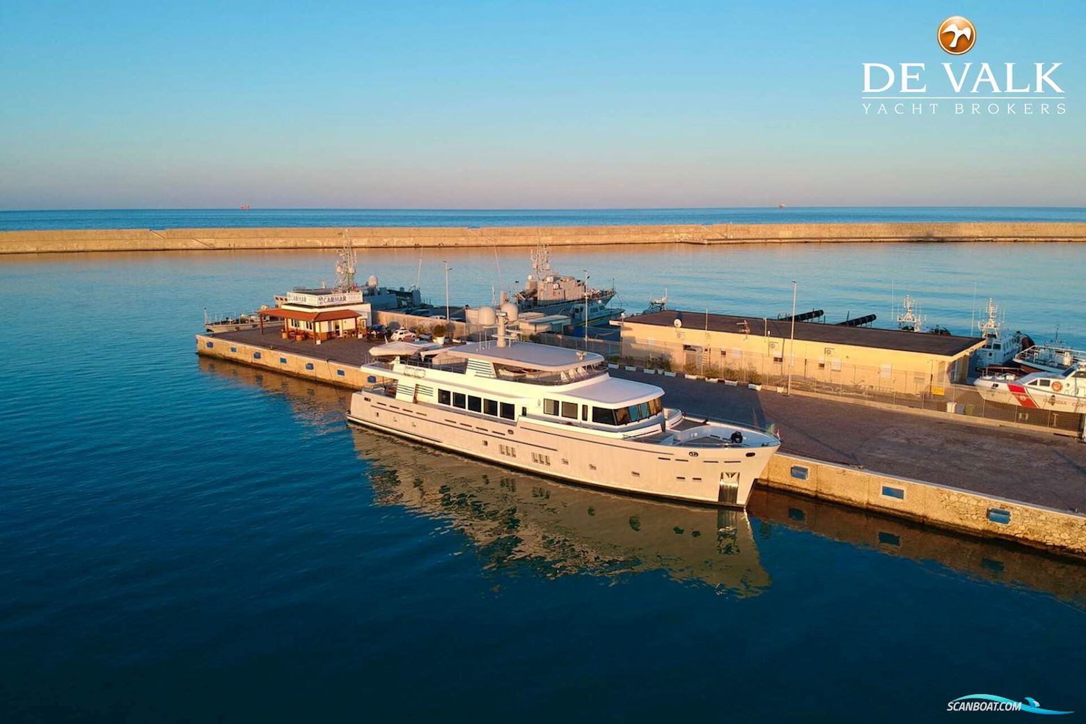 Van Der Valk Explorer 37M