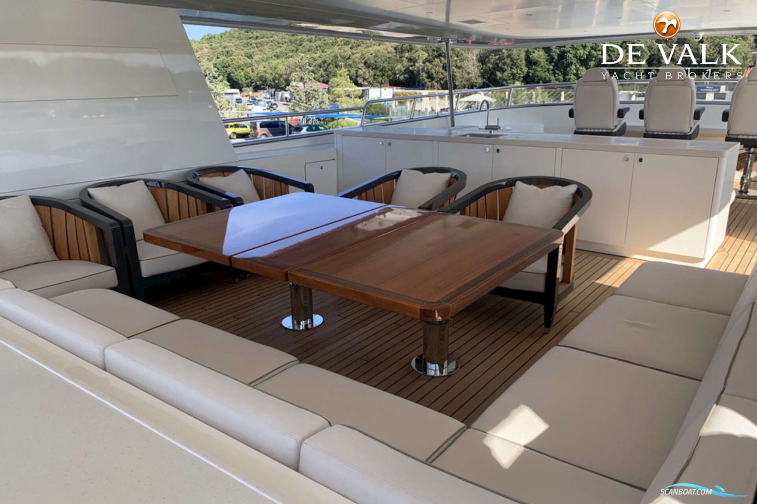 Van Der Valk Explorer 37M