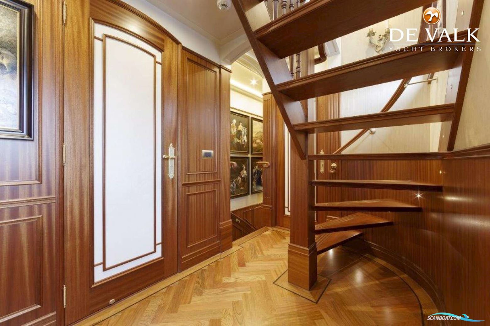 Van Der Valk Explorer 37M