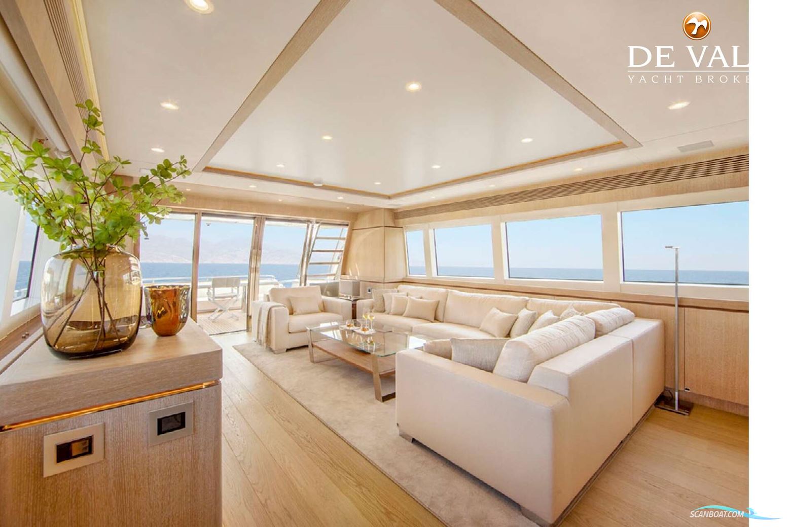 Van Der Valk Raised Pilothouse