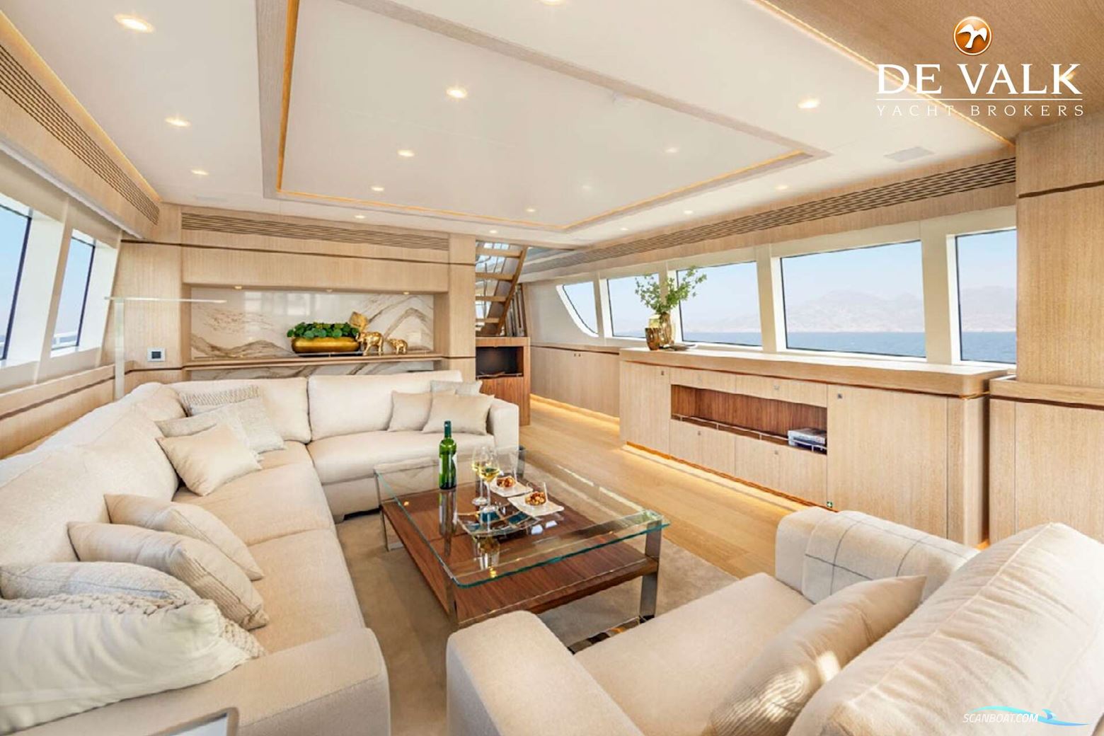 Van Der Valk Raised Pilothouse