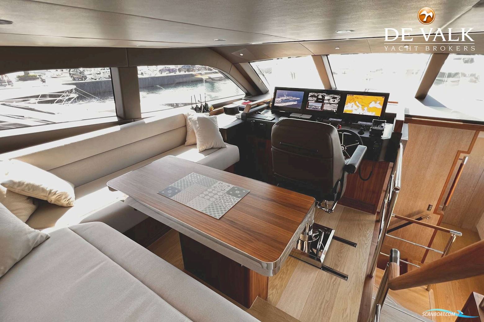 Van Der Valk Raised Pilothouse