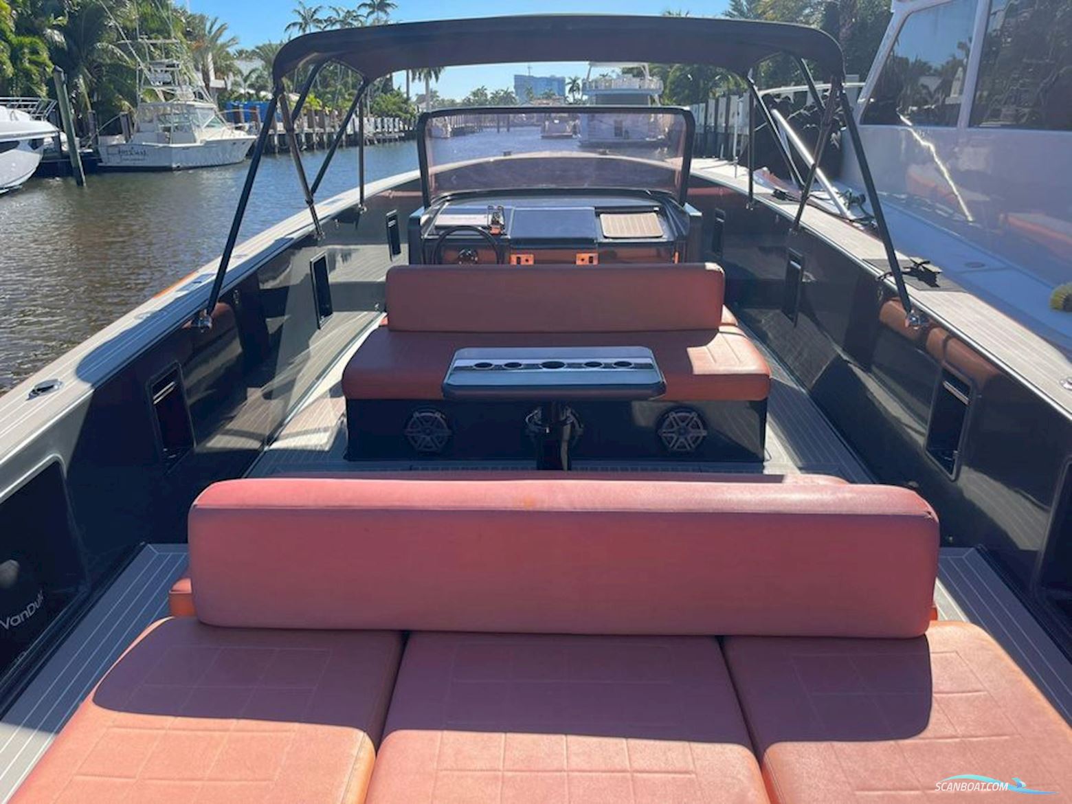 VanDutch 40 Open Bow