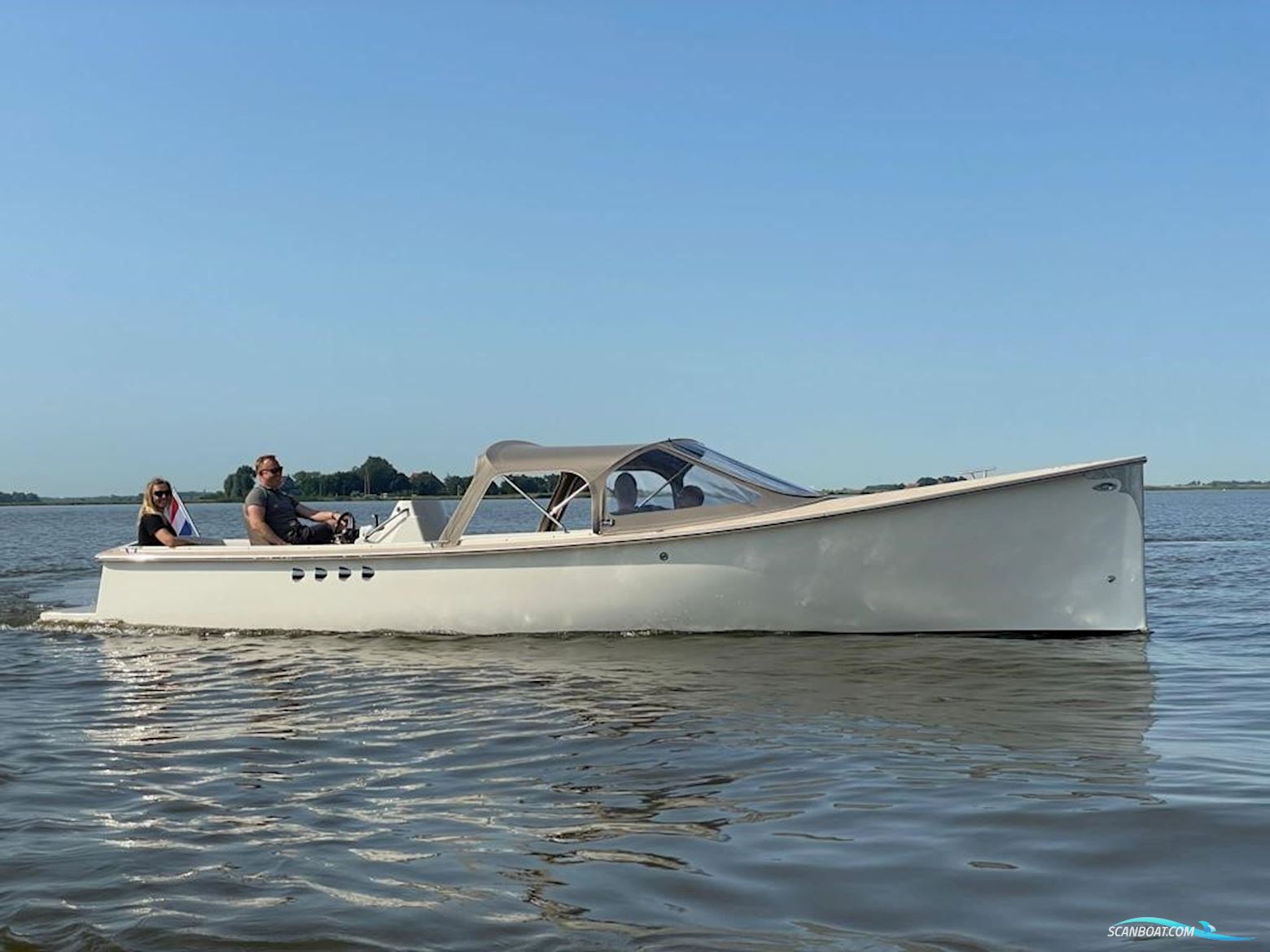 Venegy V30 Classic Cabin