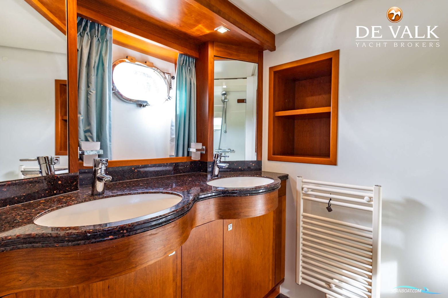 Vennekens Trawler 1800