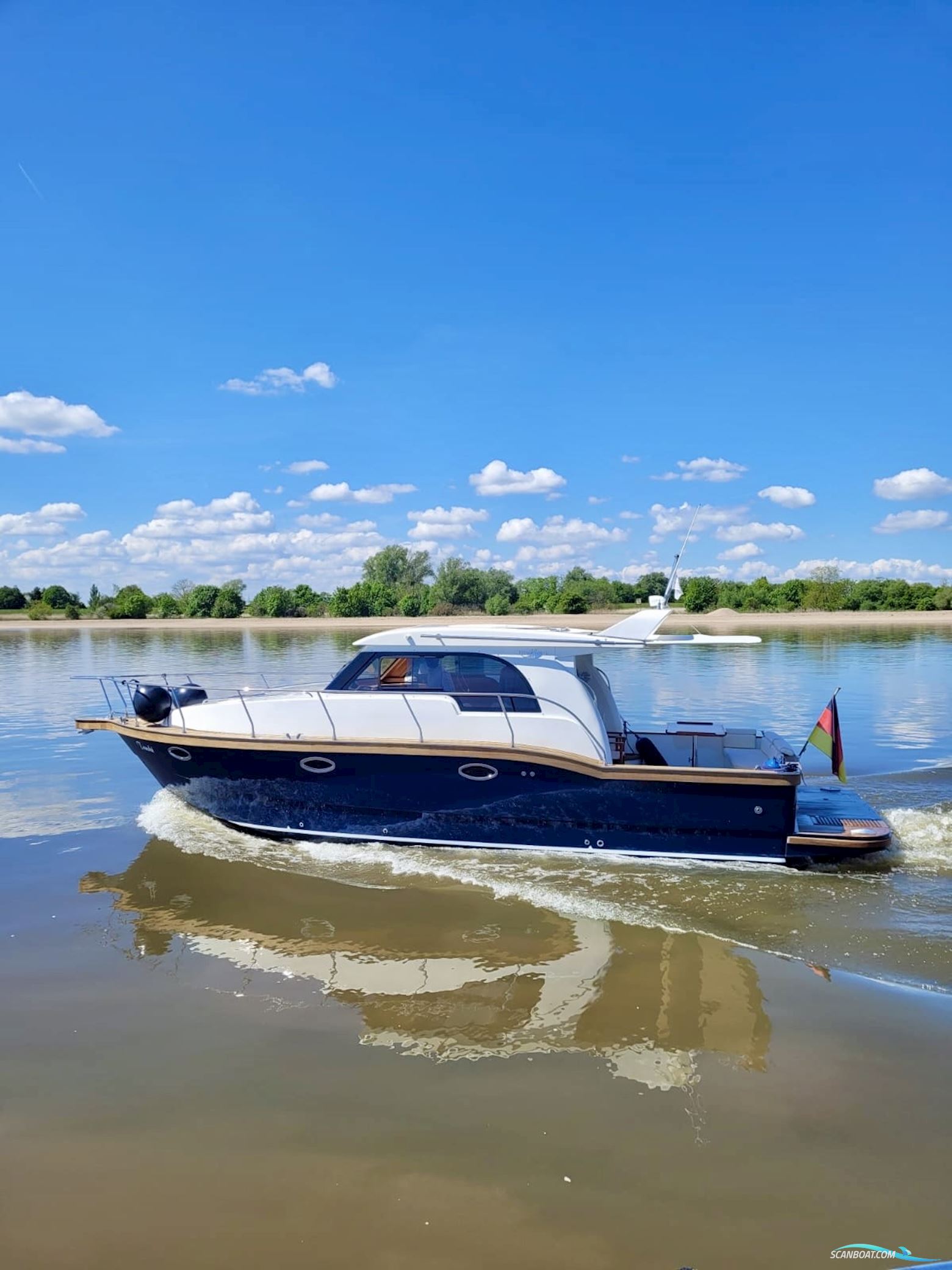 Viking 34 Sedan Motorboat 2007, with Yanmar 6BY260 engine, Germany