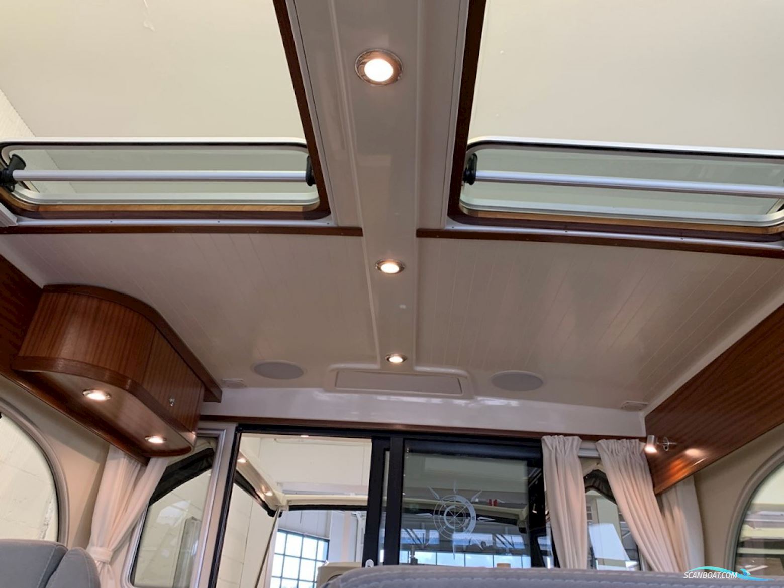 Viknes 930, Diesel V8 370hk