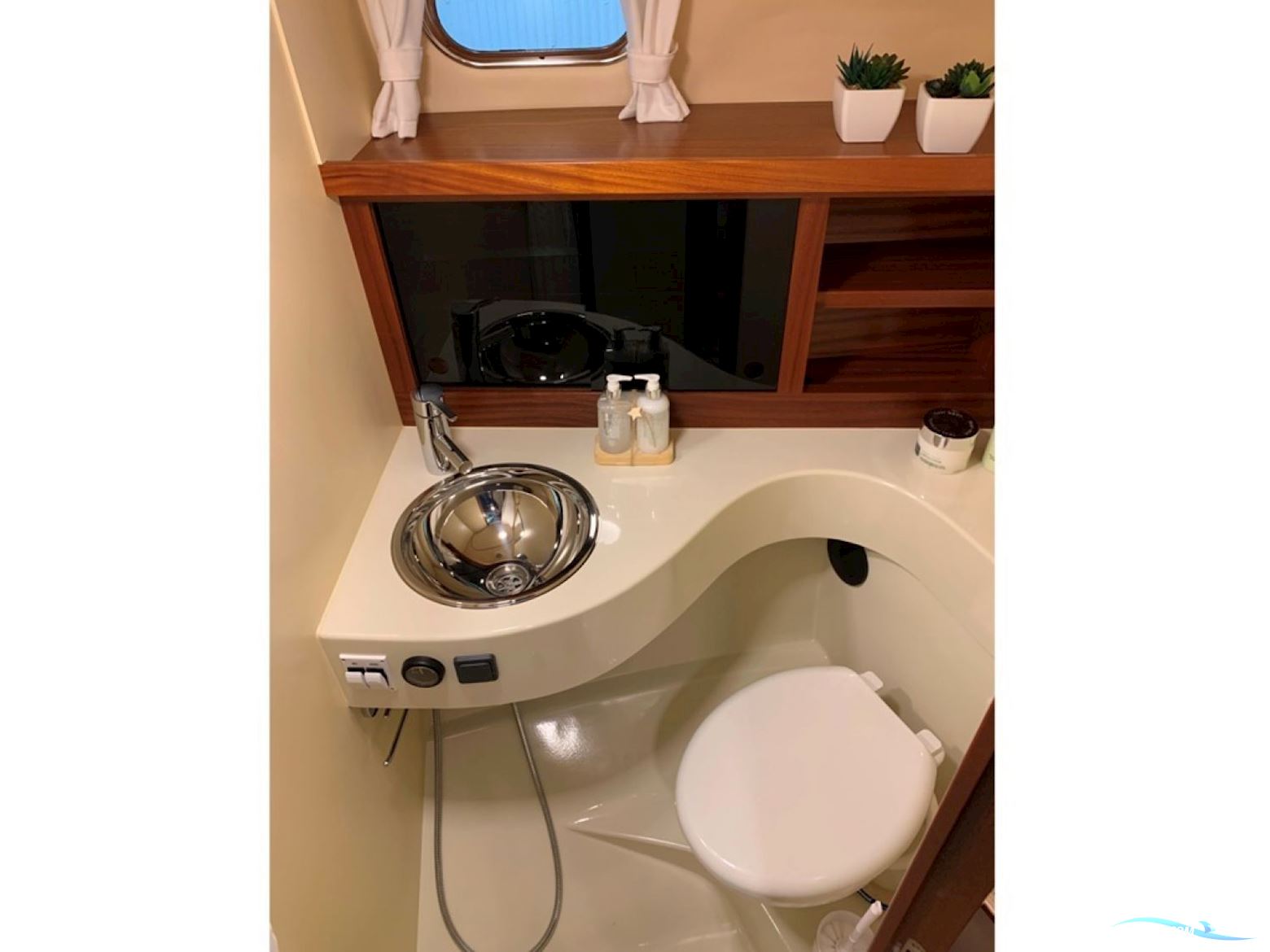 Viknes 930, Diesel V8 370hk, Solgt