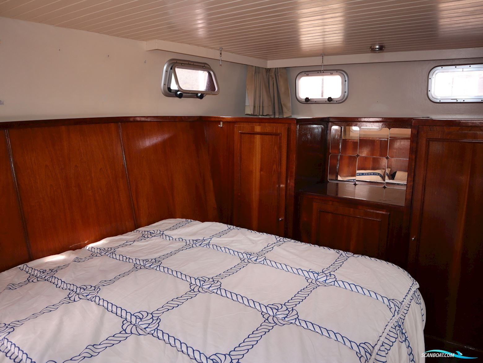 Vissers Trawler 1050