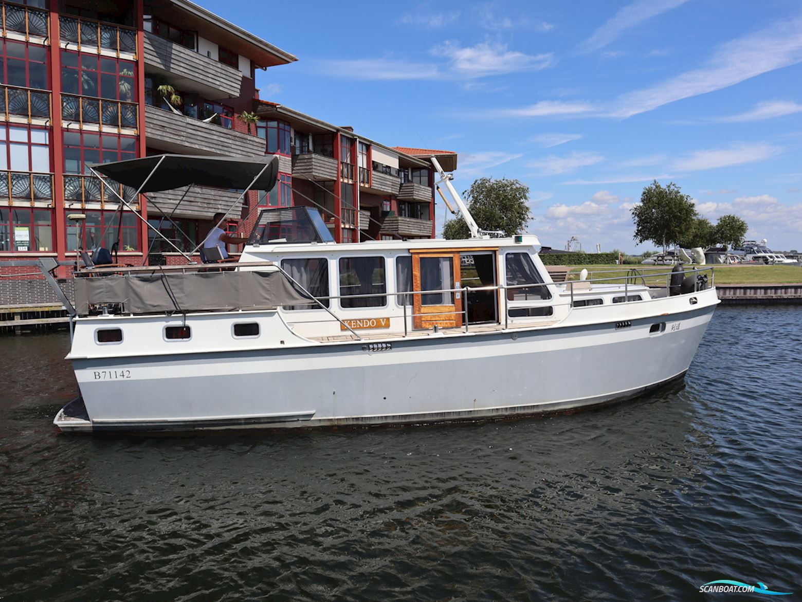 Vissers Trawler 1050